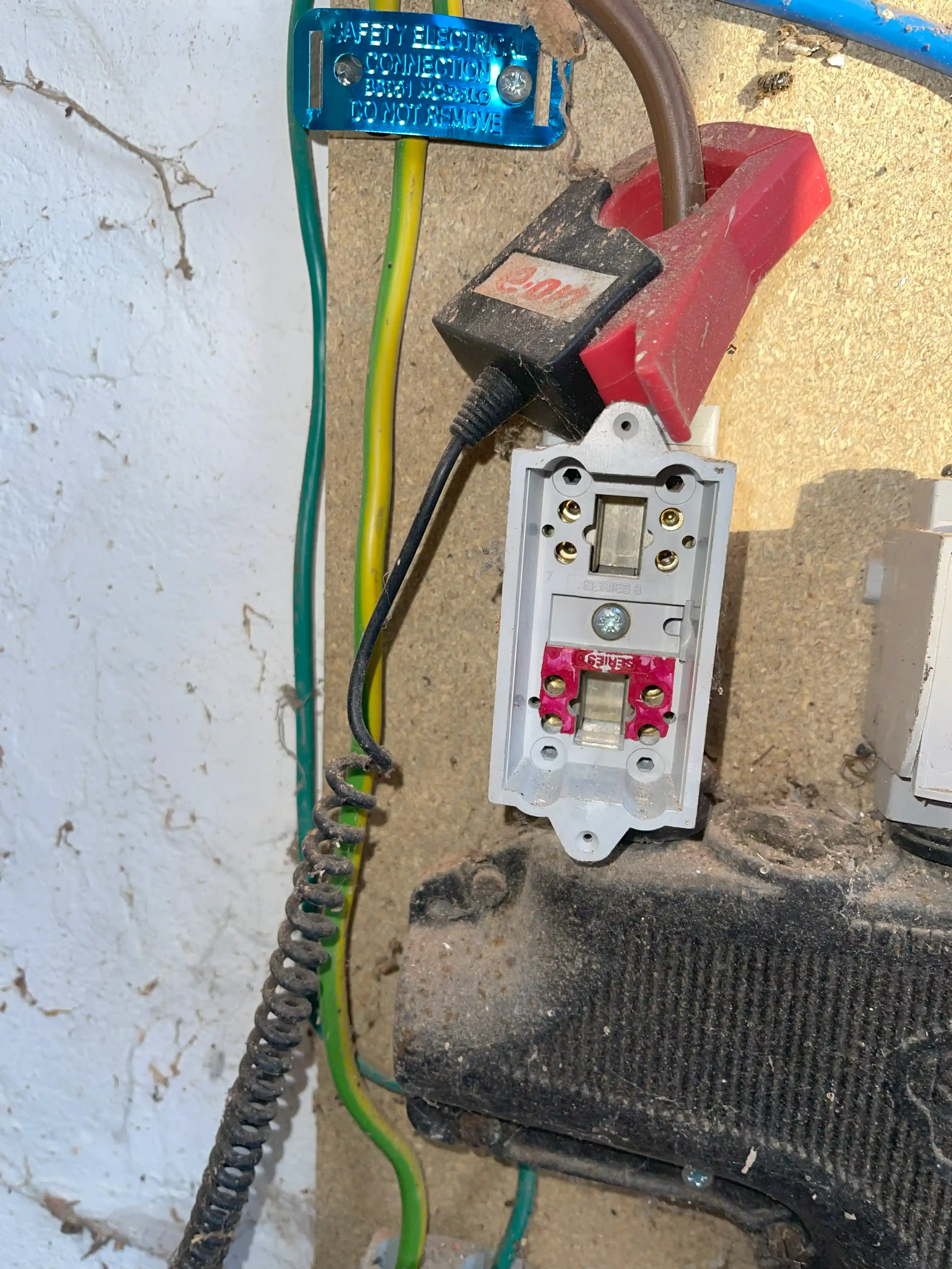 24 Hours Emergency Electrician near Billingshurst